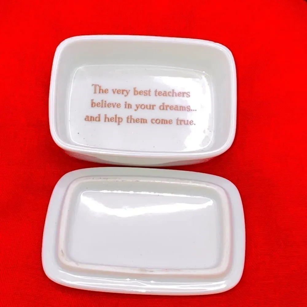 Small trinket box with no makers mark on the bottom